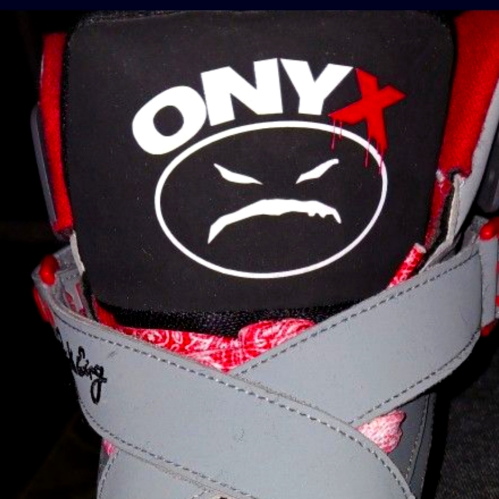 Ewing rouge onyx edition shoes size 9.5 and ewing high 33 same size.